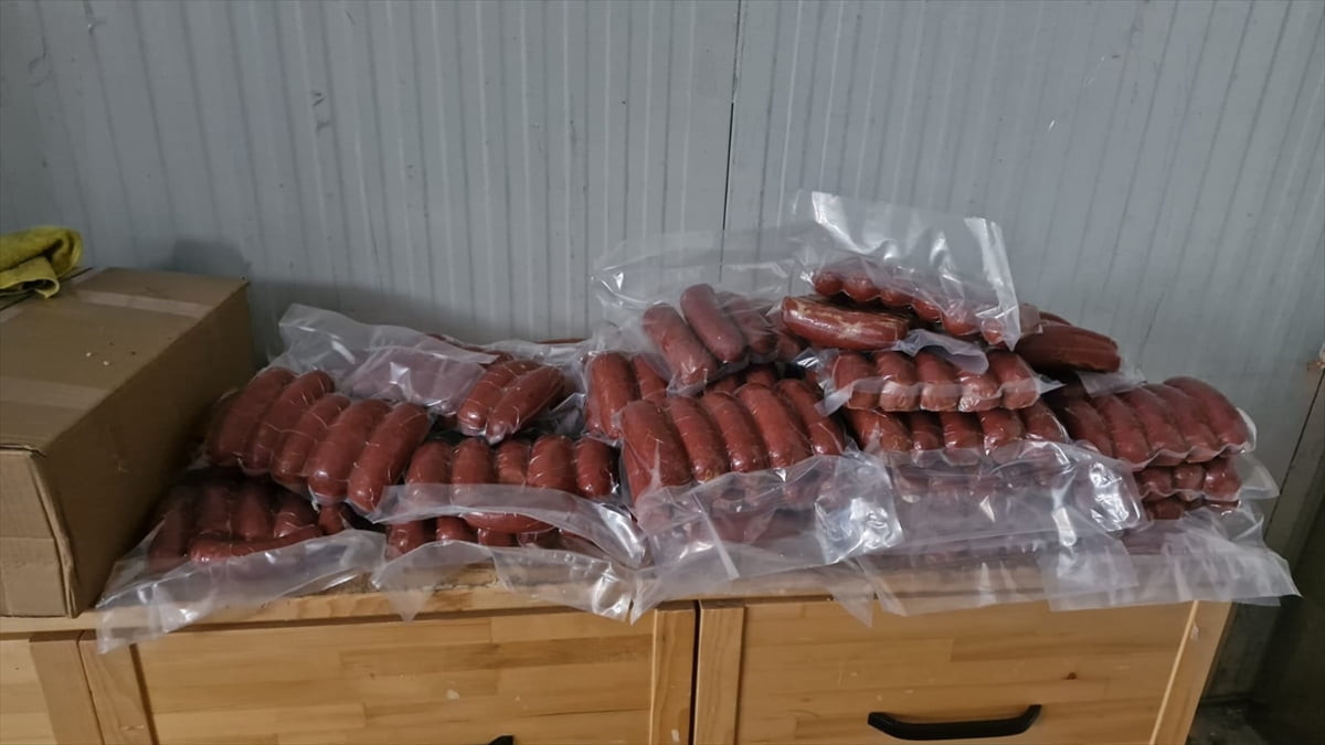 Rize'de internet üzerinden satış yapan bir işletmenin deposundaki 9 ton 750 kilogram gıda ürününe...