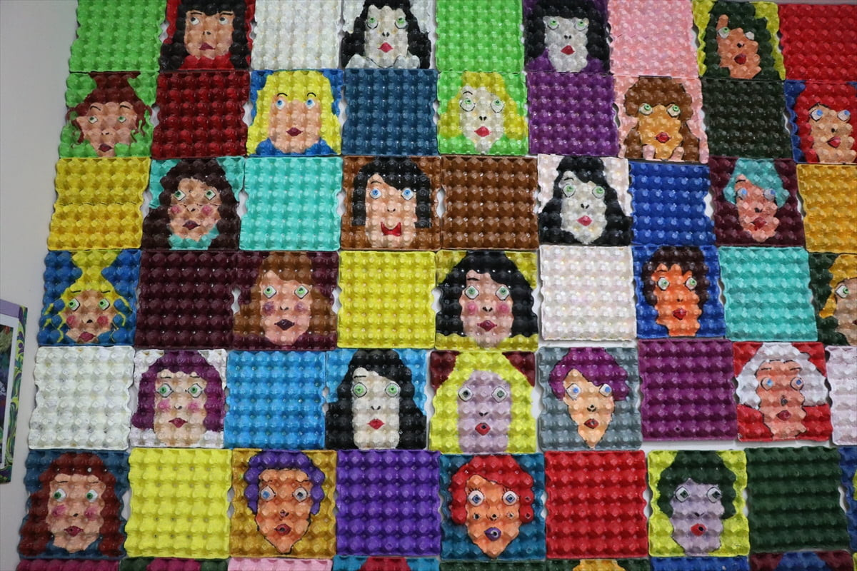 Rize'de lisede görev yapan görsel sanatlar öğretmeni Zeynep Altıntaş, kullanılmayan ürünleri ve...