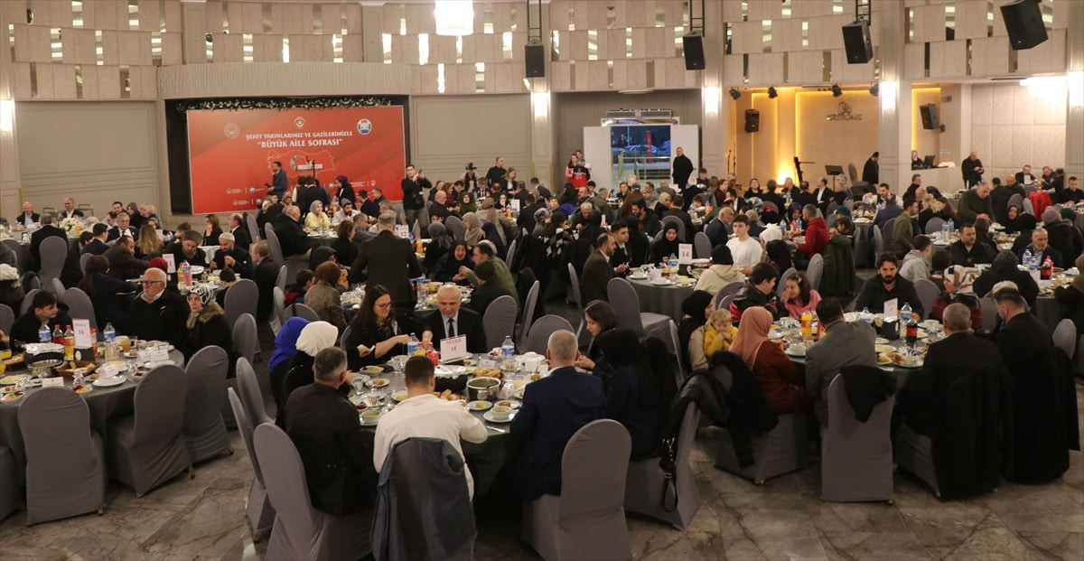 Rize'de "Şehit yakınları ve gazilerle büyük aile sofrası" iftar programı gerçekleştirildi.