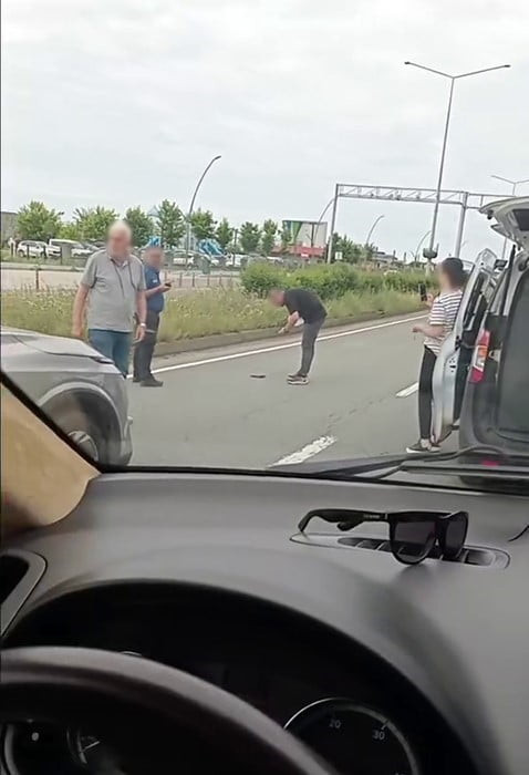 RİZE'DE YOL ORTASINDA TABANCA BULUNDU