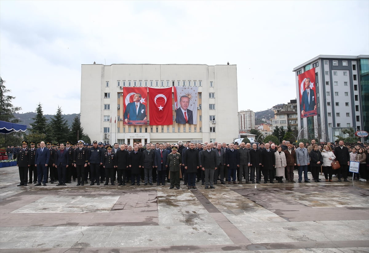 Rize'nin düşman işgalinden kurtuluşunun 108'inci yıl dönümü dolayısıyla Valilik önünde tören...
