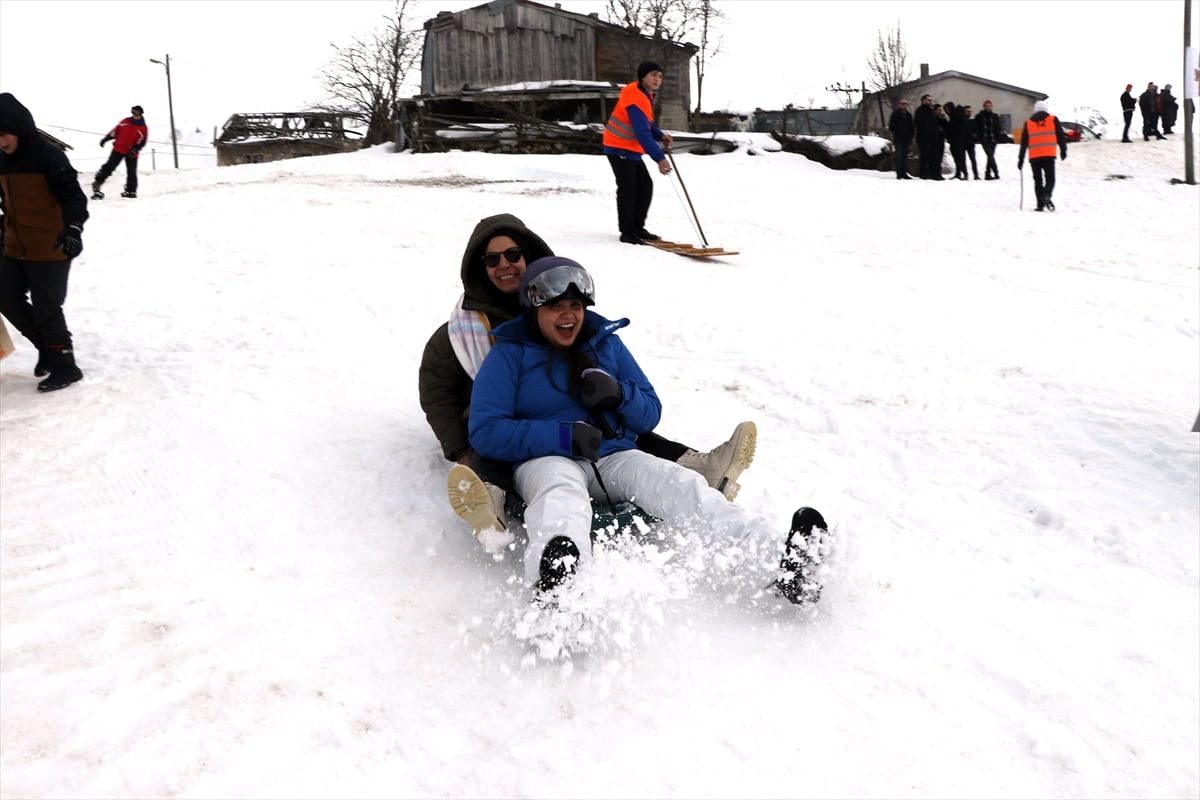 Rize'nin İkizdere ilçesindeki Petran Yaylası'nda geleneksel hale gelen Petranboard Kayak...