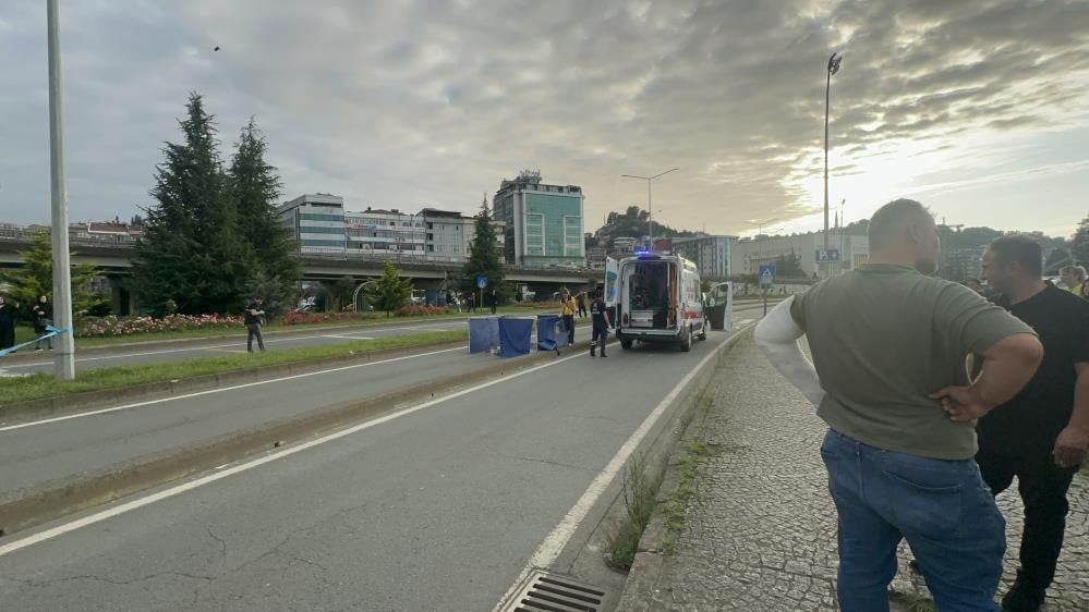 RİZE’DE BİR KADINA ÇARPARAK OLAY YERİNDEN KAÇAN SÜRÜCÜ, POLİS EKİPLERİNİN ÇALIŞMASI SONUCU KISA...