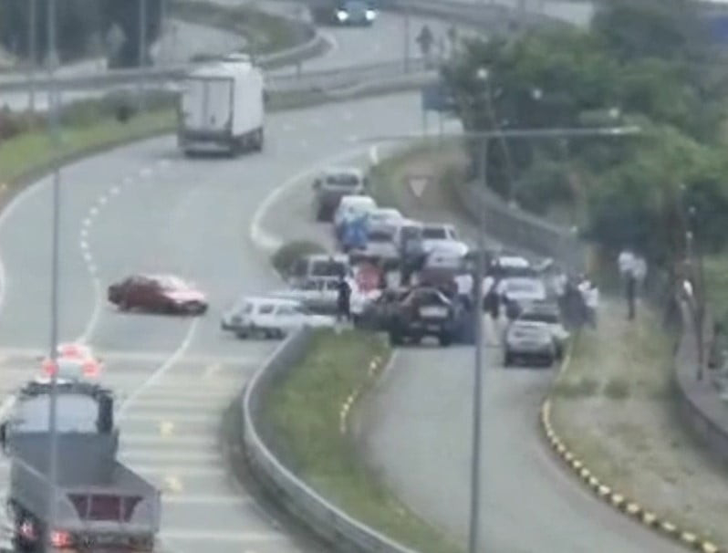 RİZE’DE DÜĞÜN KONVOYU SIRASINDA KARADENİZ SAHİL YOLU’NDA DRİFT ATAN SÜRÜCÜLERE TOPLAMDA 301 BİN TL...
