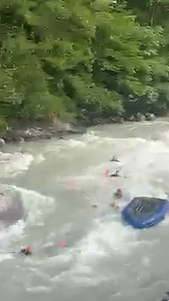 RİZE’NİN ÇAMLIHEMŞİN İLÇESİNDE KAYIP VATANDAŞI ARAYAN AFAD BOTUNUN DEVRİLMESİ ÜZERİNE 1 PERSONELİN...