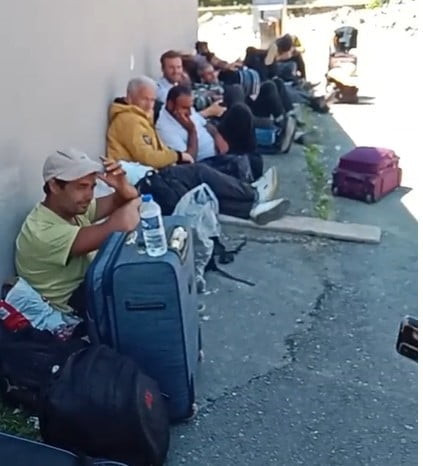 RİZE’NİN ÇAYELİ İLÇESİNDE, İŞ VE ÇALIŞMA İZNİ VAADİYLE GETİRİLDİKLERİNİ ÖNE SÜREN 38 İRANLI İŞÇİ...
