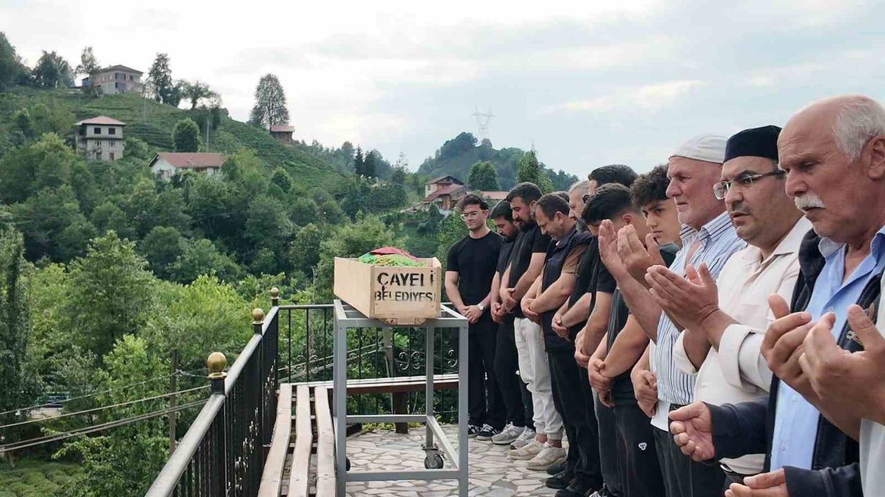 RİZE’NİN ÇAYELİ İLÇESİNDE MEYDANA GELEN KAZADA HAYATINI KAYBEDEN GAMZE SAKLI TOPRAĞA...