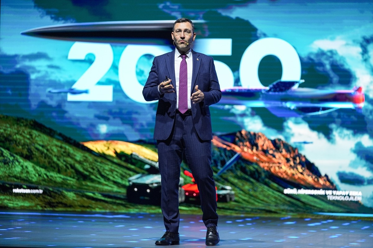 ROKETSAN Genel Müdürü Murat İkinci, İstanbul Kongre Merkezi'nde düzenlenen “Halkbank Gençİz'25...