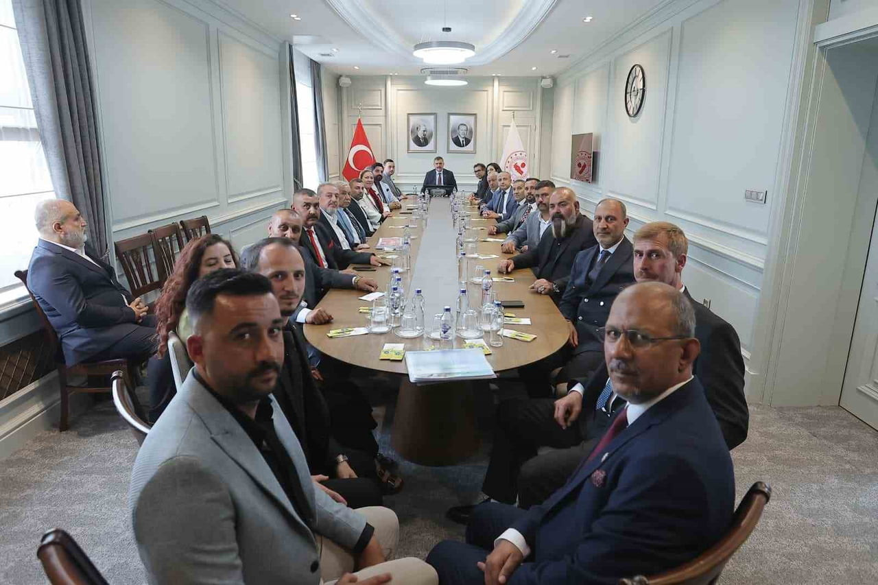 ROM-KON GENÇLİK KOLLARI BAŞKANI VOLKAN ERSOY VE BERABERİNDEKİ HEYET, İÇİŞLERİ BAKANI MUSTAFA...