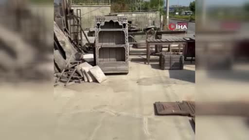 Roma ve Osmanlı dönemine ait tarihi eserlerin çıktığı mobilyacı, kendisini ihbar edenleri şikayet...