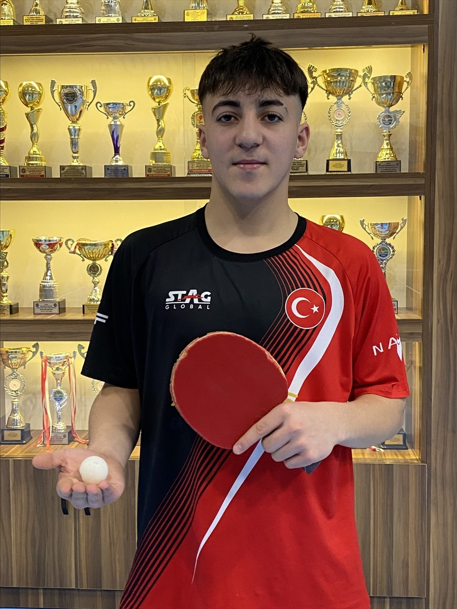 Romanya'da yapılan Yıldızlar ve Gençler Masa Tenisi Dünya Şampiyonası'nda 15 yaş altı çift...