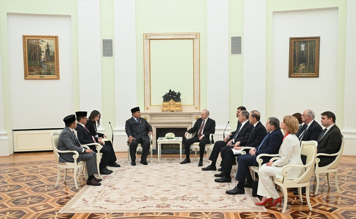 Rusya Devlet Başkanı Vladimir Putin (sol 5), Rusya'yı ziyaret eden Endonezya Cumhurbaşkanı Prabowo...