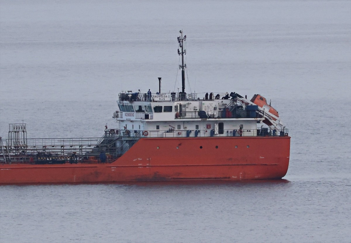 Rusya'dan Gürcistan'a seyir halindeyken Karadeniz'de uluslararası sularda saldırıya uğrayan...