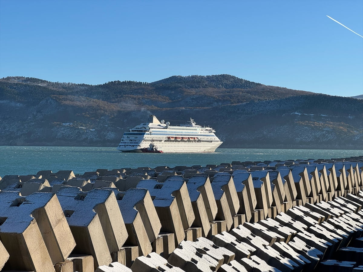 Rusya'dan yola çıkarak Samsun üzerinden Bartın'ın Amasra ilçesine gelen "Astoria Grande" adlı...