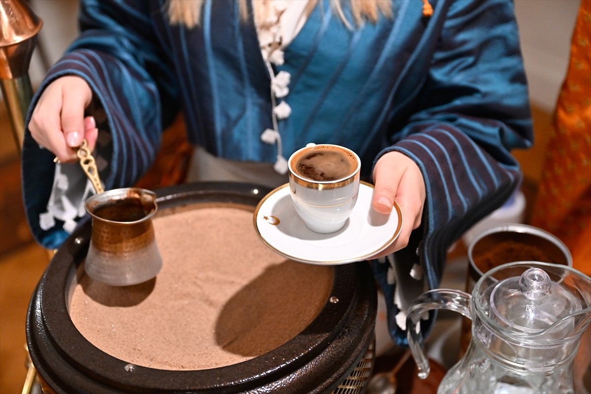 Rusya'nın başkenti Moskova'da, "Dünya Türk Kahvesi Günü" çerçevesinde kahve ve Türk lezzetlerinin...