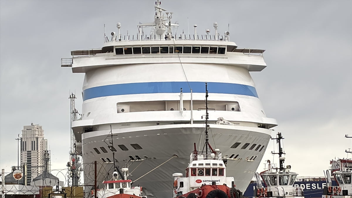 Rusya'nın Soçi kentinden hareket eden Panama bandıralı Astoria Grande adlı kruvaziyer, Samsun'a...