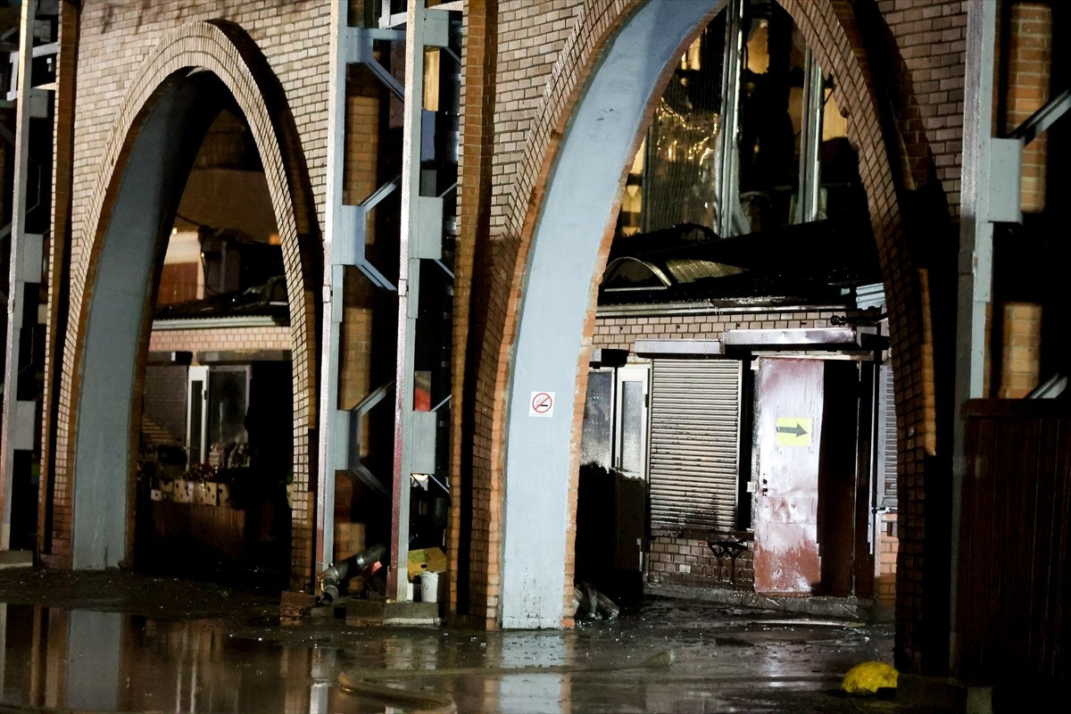 Rusya'nın St. Petersburg kentinde bulunan pazar yerinde çıkan yangında 1 kişi yaralandı. Rusya...