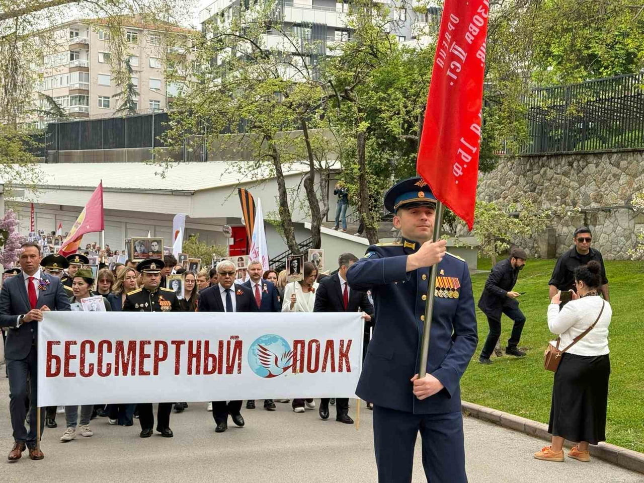 RUSYA’NIN ANKARA BÜYÜKELÇİLİĞİ’NDE 9 MAYIS ZAFER GÜNÜ, "ÖLÜMSÜZ ALAY" YÜRÜYÜŞÜ İLE...