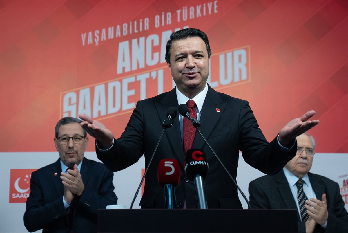 Saadet Partisi Genel Başkanı Mahmut Arıkan, parti genel merkezinde düzenlenen "İl Başkanları ve İl...