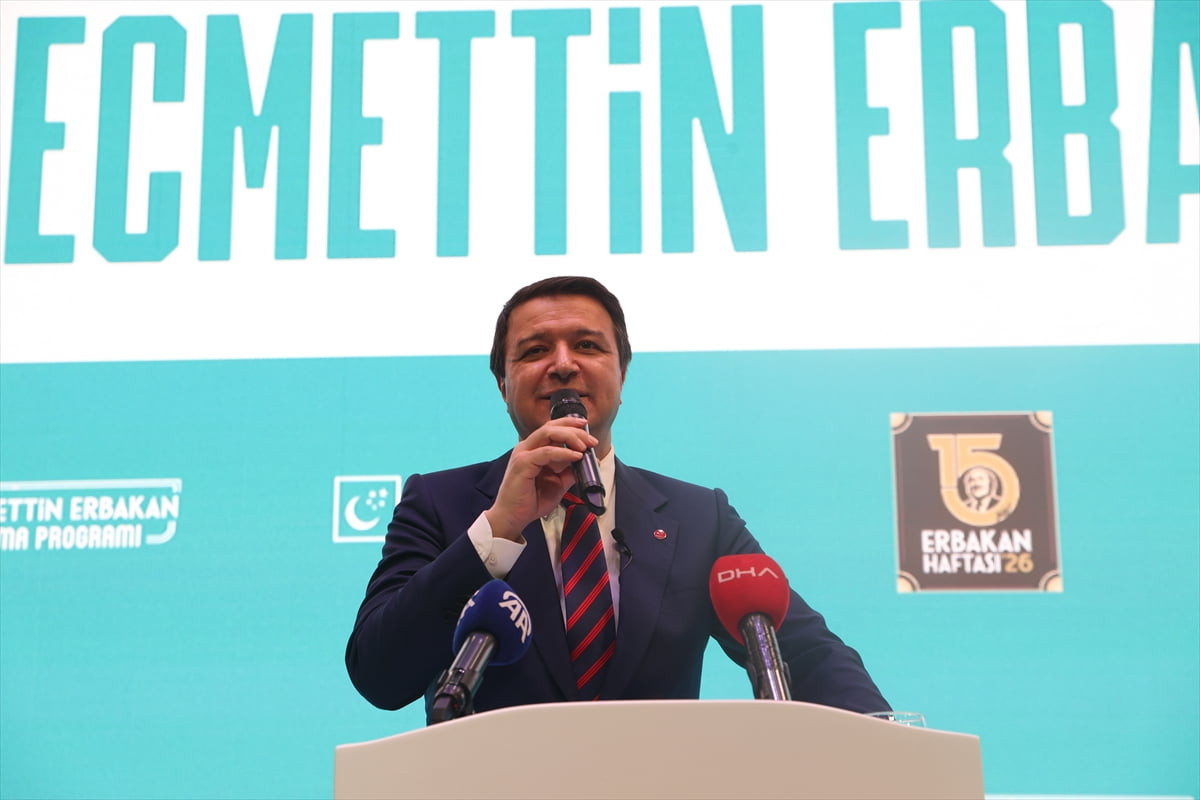 Saadet Partisi Genel Başkanı Mahmut Arıkan, partisinin Antalya İl Başkanlığınca Mimar Sinan Kongre...