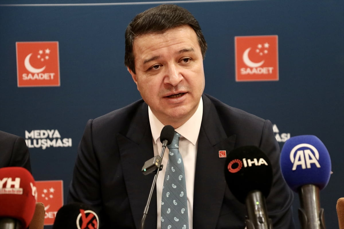 Saadet Partisi Genel Başkanı Mahmut Arıkan, Sakarya'da basın mensuplarıyla bir araya geldi.