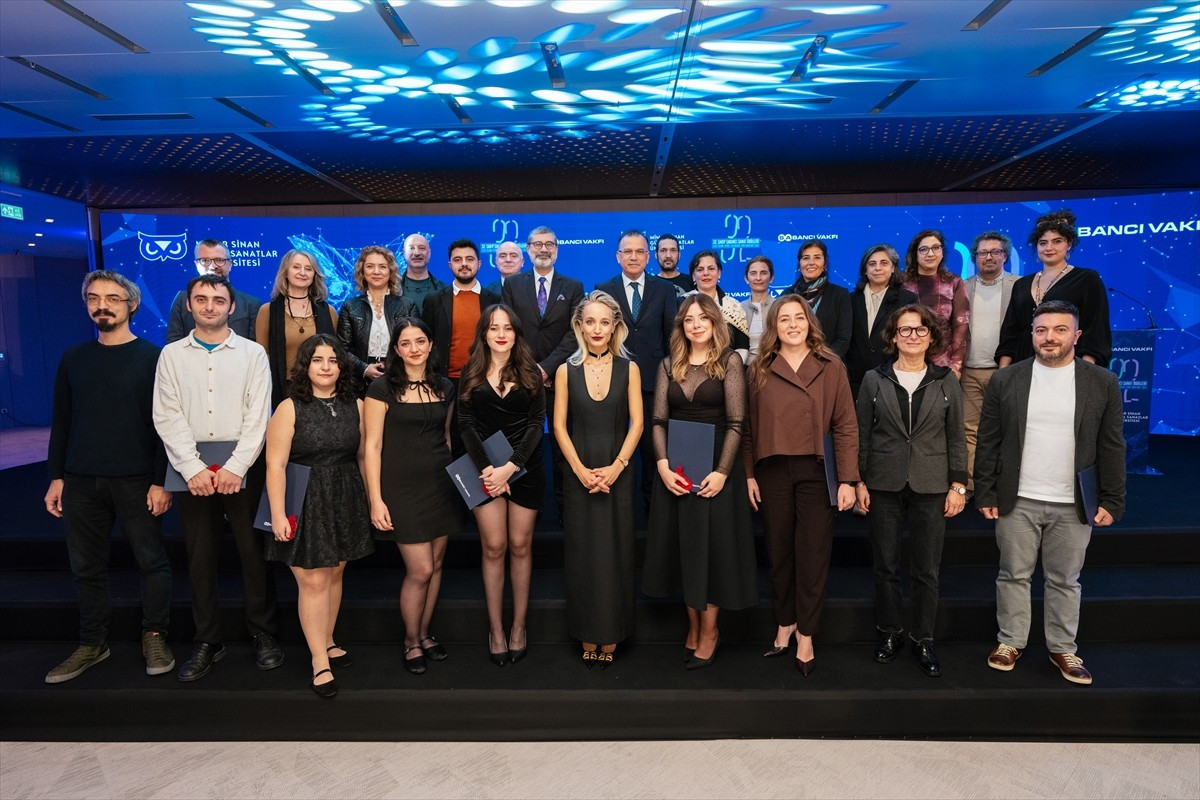 Sabancı Vakfının genç sanatçıları desteklemek amacıyla bu yıl 32. kez düzenlediği "Sakıp Sabancı...