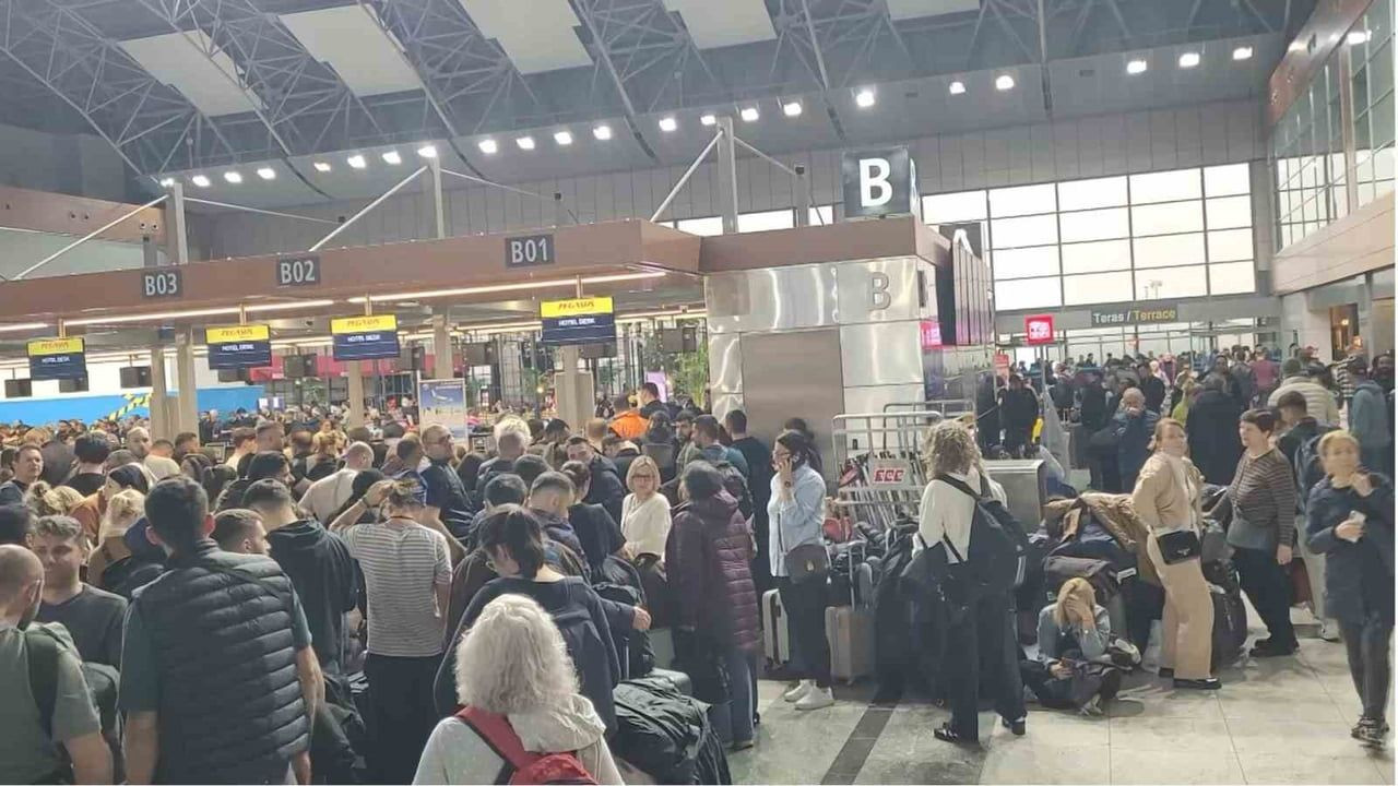 Sabiha Gökçen Havalimanı'nda Olumsuz Hava Koşulları 127 Seferi İptal Etti