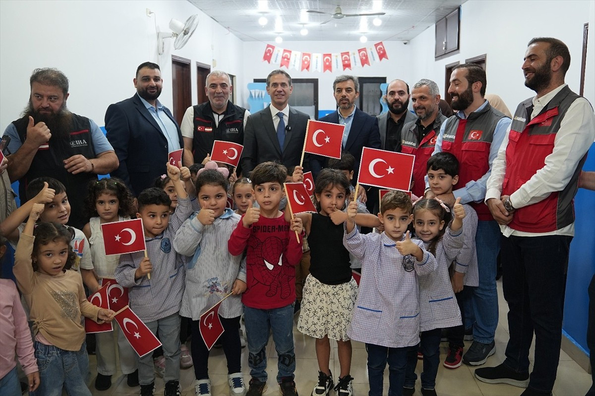 Sadakataşı Derneği ile Avusturya İnsani Yardım Derneği (İHA), Lübnan'ın başkenti Beyrut'ta bulunan...