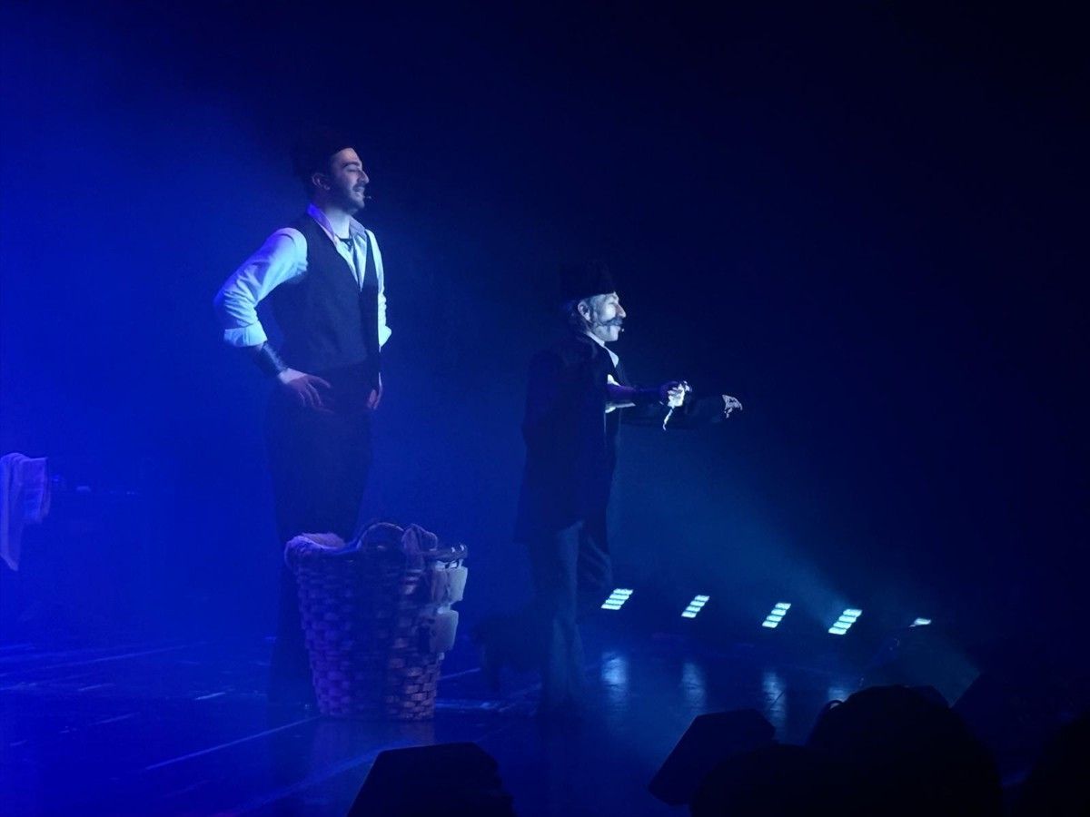 Sadık Şendil'in kaleme aldığı "7 Kocalı Hürmüz" müzikali Bursalı sanatseverlerle buluştu.