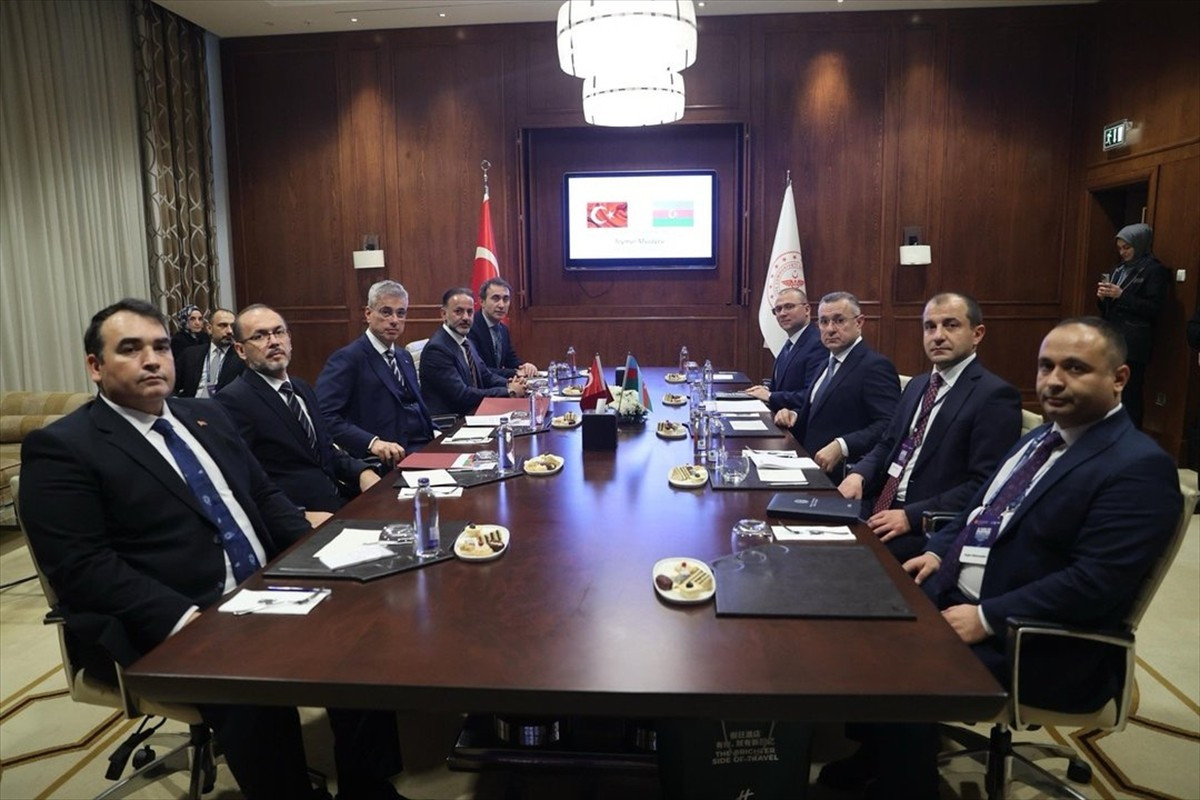 Sağlık Bakanı Kemal Memişoğlu, 11. Türk Tıp Dünyası Kurultayı kapsamında Azerbaycan Sağlık Bakanı...