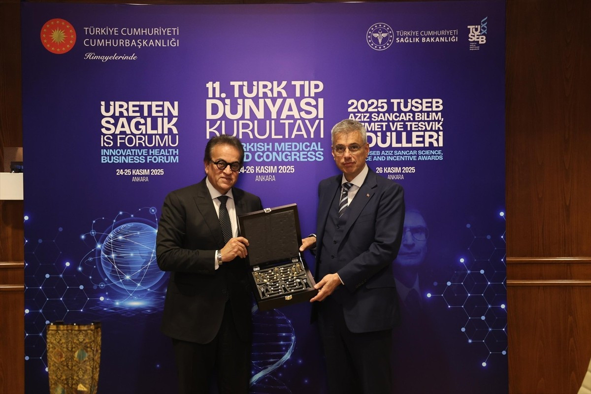 Sağlık Bakanı Kemal Memişoğlu, 11. Türk Tıp Dünyası Kurultayı kapsamında Mısır Sağlık Bakanı Halid...