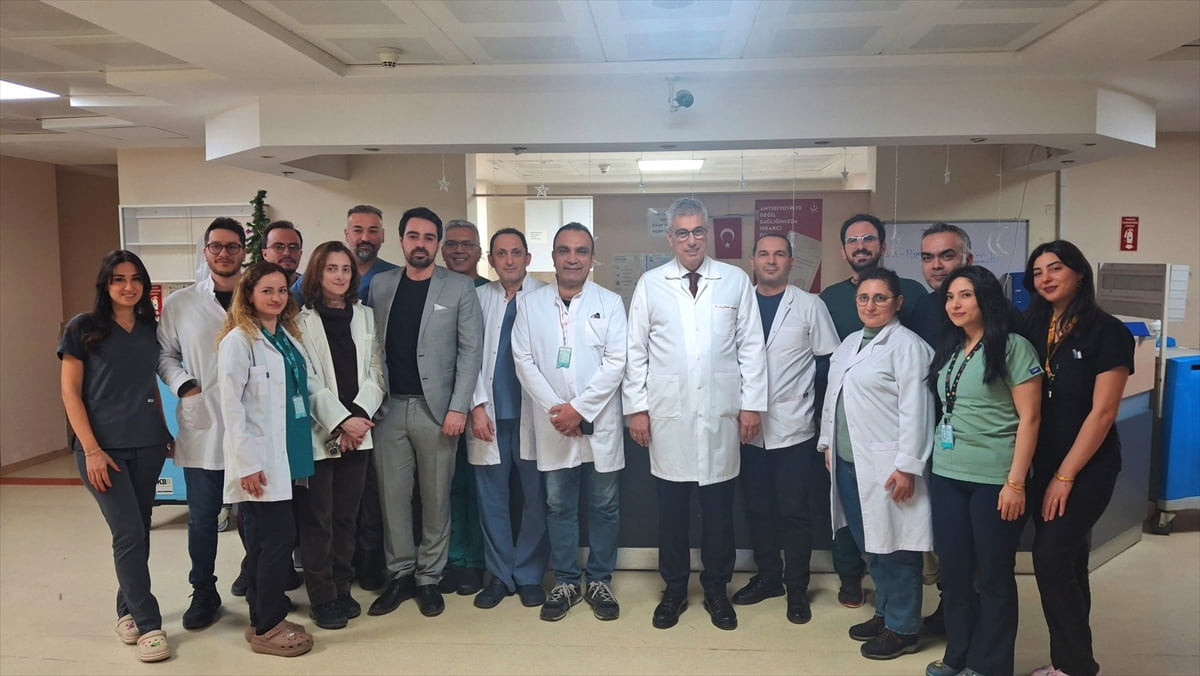 Sağlık Bakanı Kemal Memişoğlu, 2026'nın ilk mesai gününde sağlık çalışanlarıyla bir araya...