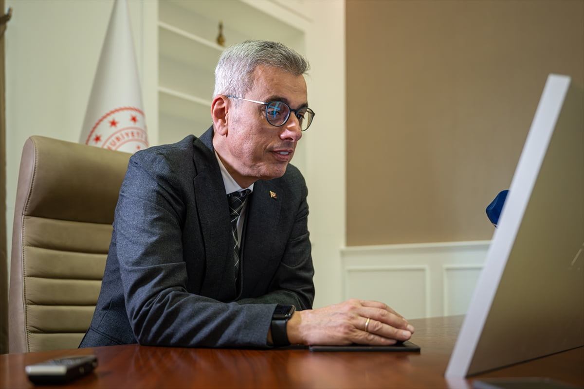 Sağlık Bakanı Kemal Memişoğlu, Anadolu Ajansının (AA) "Yılın Kareleri" oylamasına...