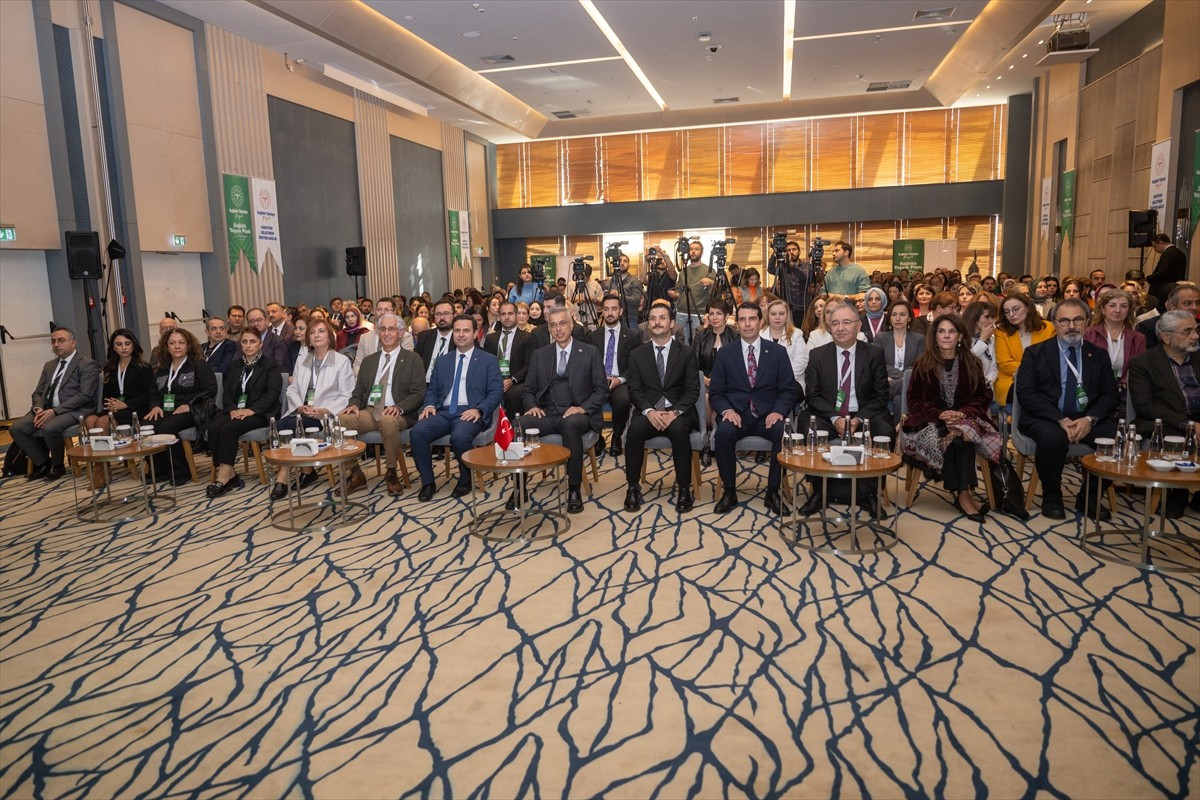 Sağlık Bakanı Kemal Memişoğlu, Ankara'daki bir otelde düzenlenen "3. Sağlıklı Türkiye...