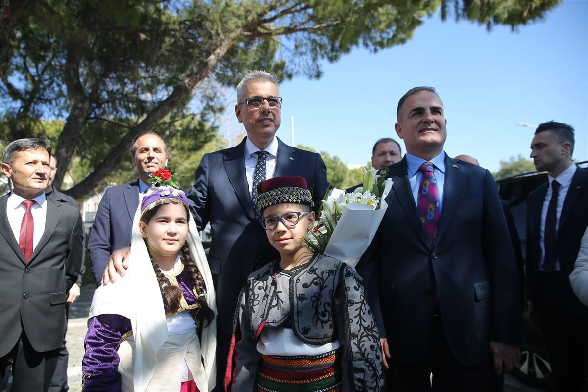 Sağlık Bakanı Kemal Memişoğlu, bir dizi program için geldiği Muğla'da, Valiliği ziyaret etti....