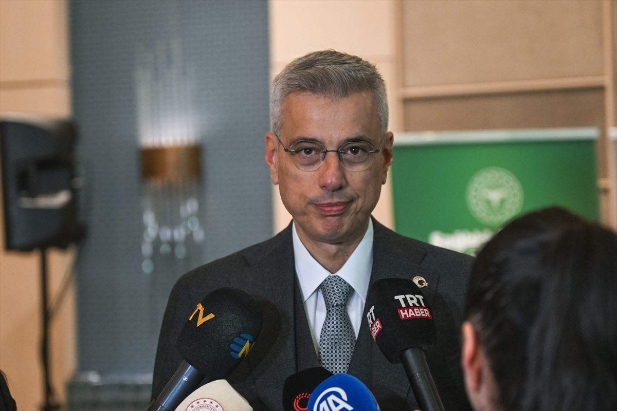 Sağlık Bakanı Kemal Memişoğlu, bir otelde düzenlenen 3. Sağlıklı Türkiye Yüzyılı-Sağlıklı Yaşam...