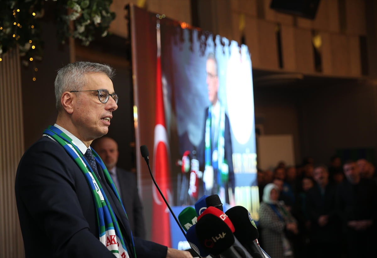 Sağlık Bakanı Kemal Memişoğlu, Çaykur Rizespor Kulübünce bir düğün salonunda düzenlenen iftar...