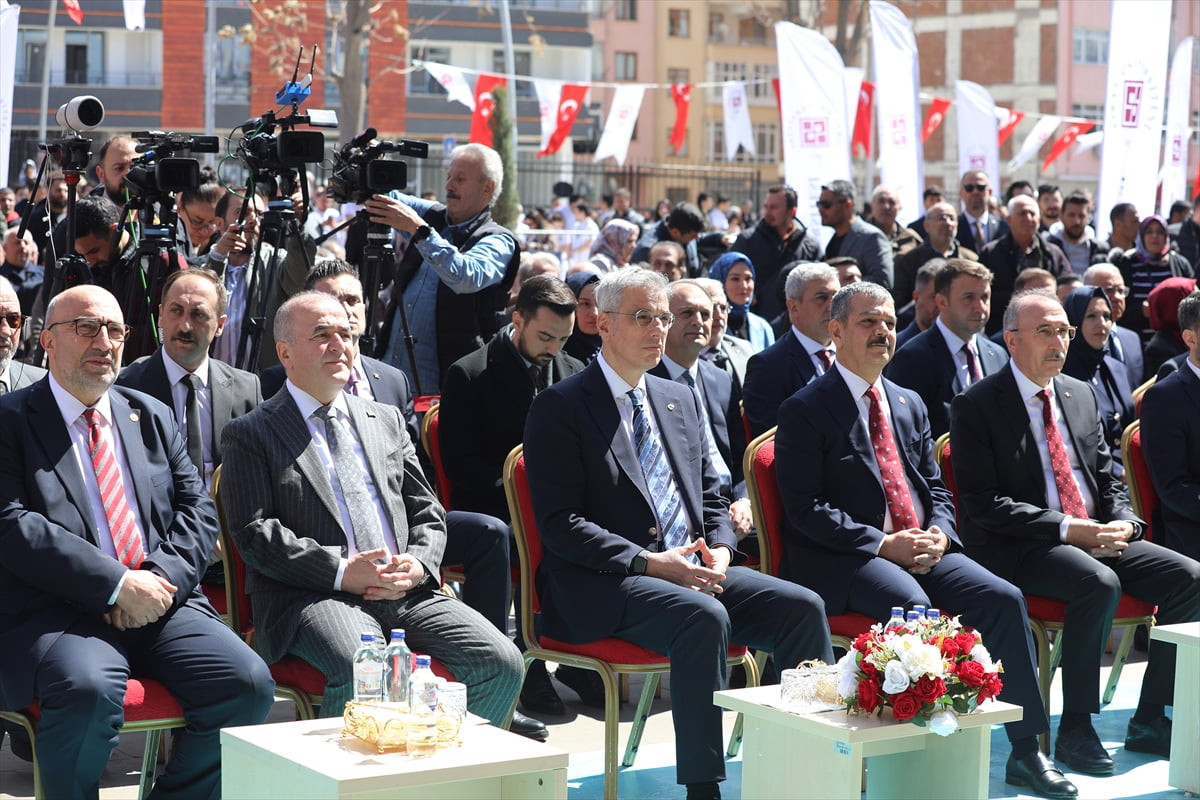 Sağlık Bakanı Kemal Memişoğlu, Elazığ'da Fırat Üniversitesi Diş Hekimliği Fakülte binası ile Ağız...