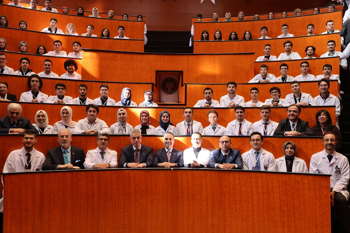 Sağlık Bakanı Kemal Memişoğlu, İstanbul Üniversitesi-Cerrahpaşa'da (İÜC) 14 Mart Tıp Bayramı...