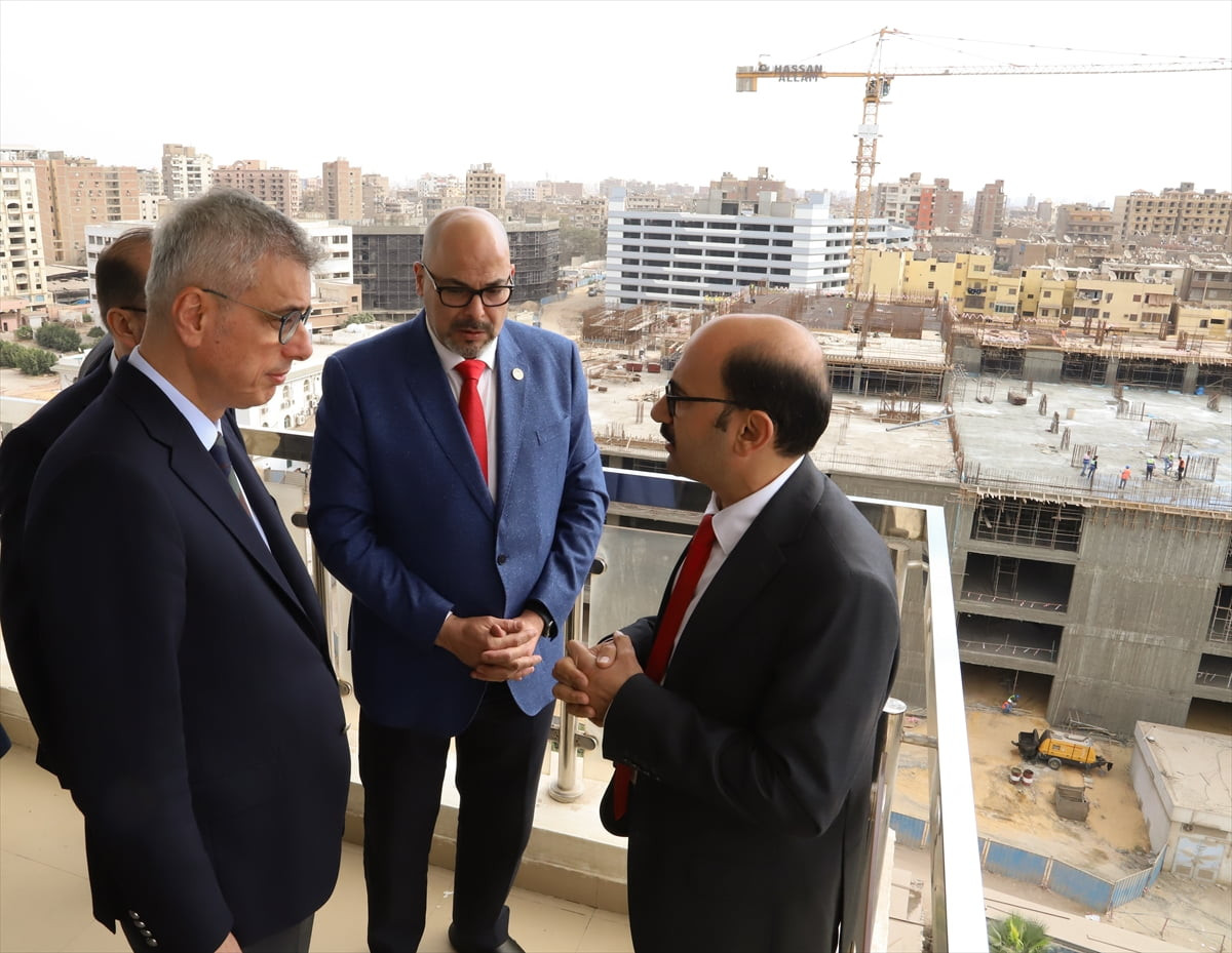 Sağlık Bakanı Kemal Memişoğlu, Mısır’ın başkenti Kahire’de Filistinli hastaları, hastanede ziyaret...