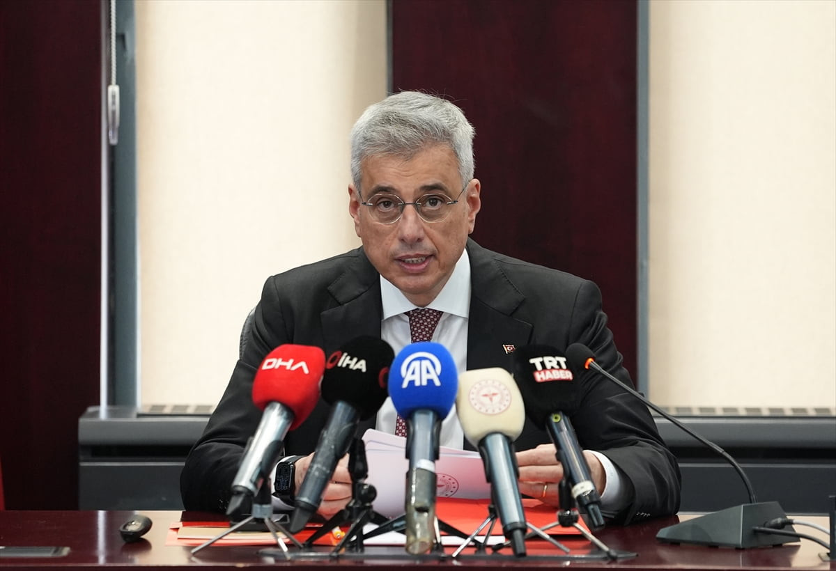 Sağlık Bakanı Kemal Memişoğlu, ODTÜ rektörlük binasında düzenlenen Türkiye Sağlık Enstitüleri...