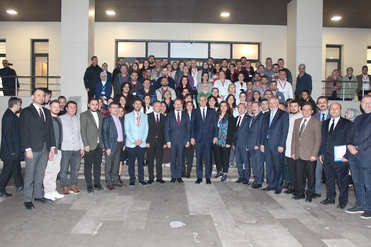 Sağlık Bakanı Kemal Memişoğlu, Samsun'un Bafra ilçesindeki Ağız ve Diş Sağlığı Hastanesinde...