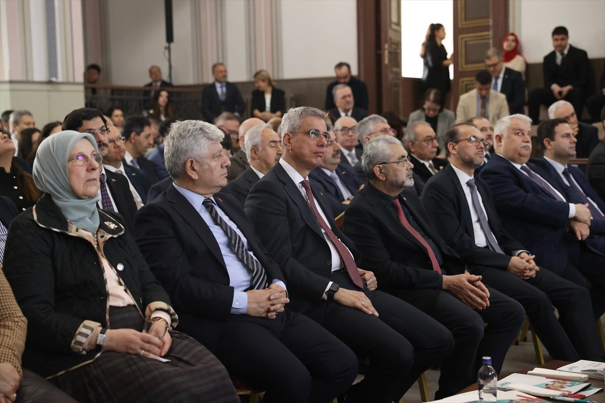 Sağlık Bakanı Kemal Memişoğlu (sol 3), "Sağlıklı Türkiye Yüzyılı Vizyonu: Koruyan, Geliştiren ve...