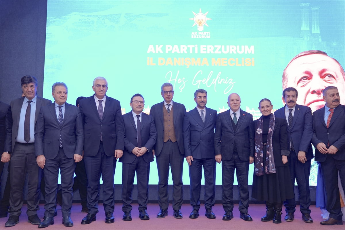 Sağlık Bakanı Kemal Memişoğlu (sol 5), “AK Parti Erzurum İl Danışma Meclisi Toplantısı”na katıldı....