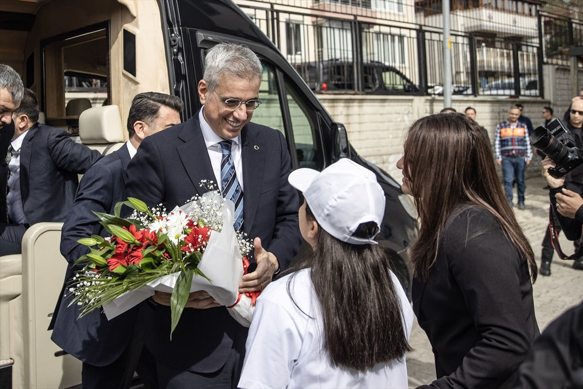 Sağlık Bakanı Kemal Memişoğlu, Tunceli Valiliği'ne ziyarette bulundu.
