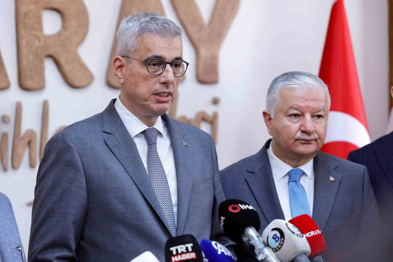 SAĞLIK BAKANI PROF. DR. KEMAL MEMİŞOĞLU; TÜRKİYE’NİN 6 ŞUBAT DEPREMLERİNDE BÜYÜK ÖZVERİYLE HİZMET...