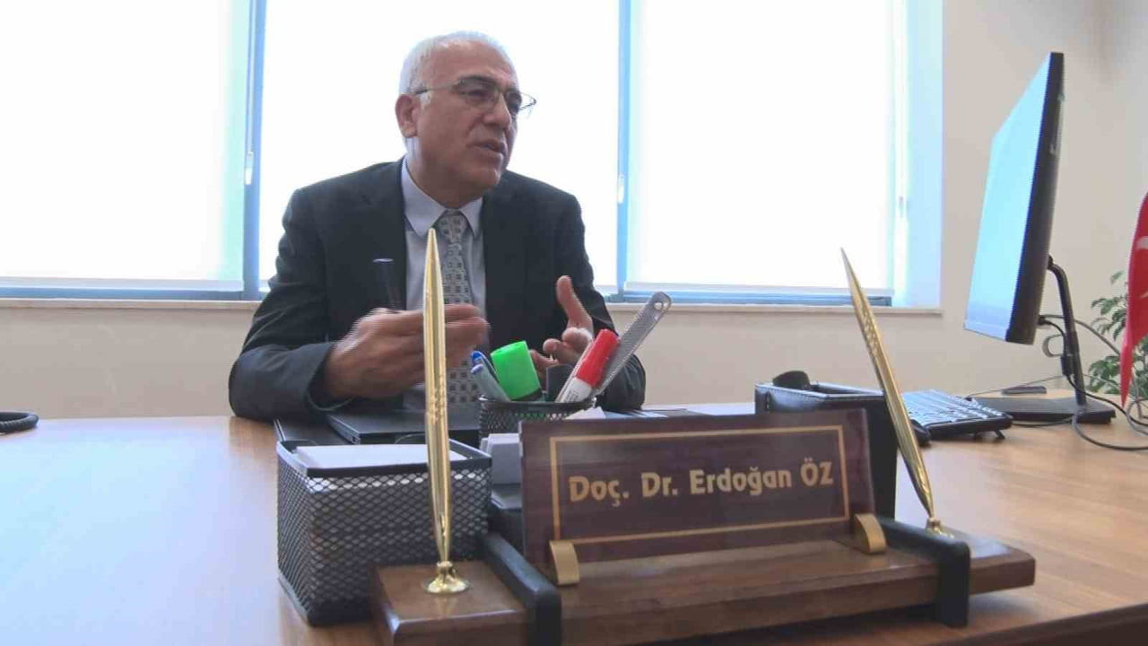 SAĞLIK BAKANLIĞI HALK SAĞLIĞI GENEL MÜDÜRÜ DOÇ. DR. ERDOĞAN ÖZ, "RİSK GRUBUNDAKİ KİŞİLERİN, KRONİK...