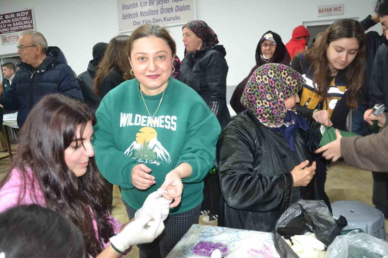 SAĞLIK ÖĞRENCİLERDEN KIRSALDA VATANDAŞLARA İLK YARDIM ETKİNLİĞİ