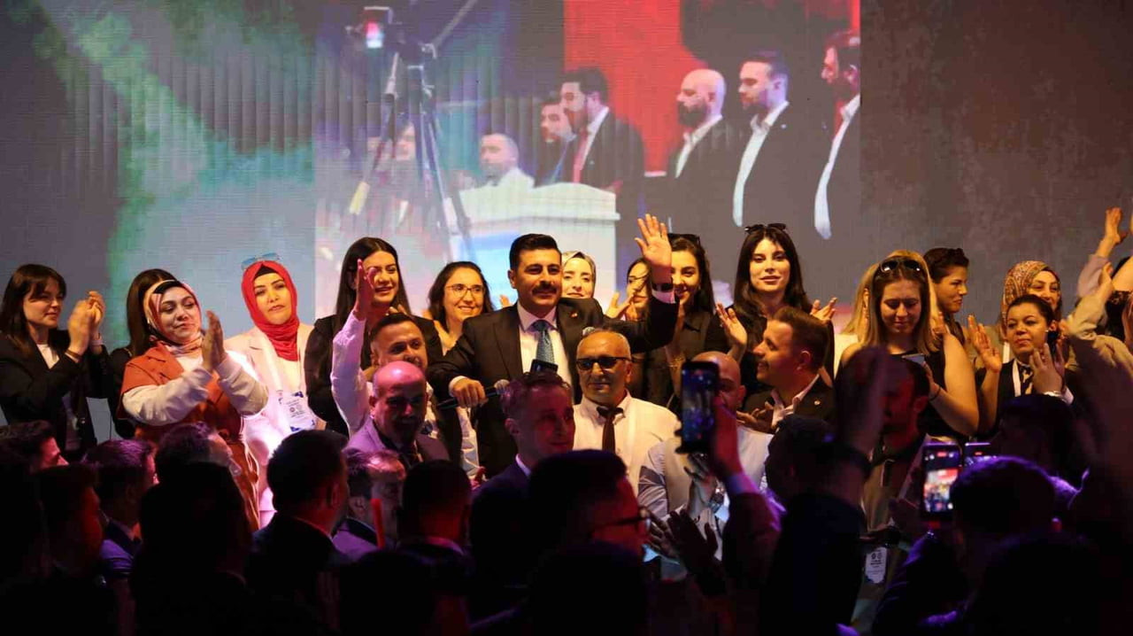 SAĞLIK VE SOSYAL HİZMET ÇALIŞANLARININ HAKLARINI KORUMAK AMACIYLA KURULAN GENÇ SAĞLIK SENDİKASI...