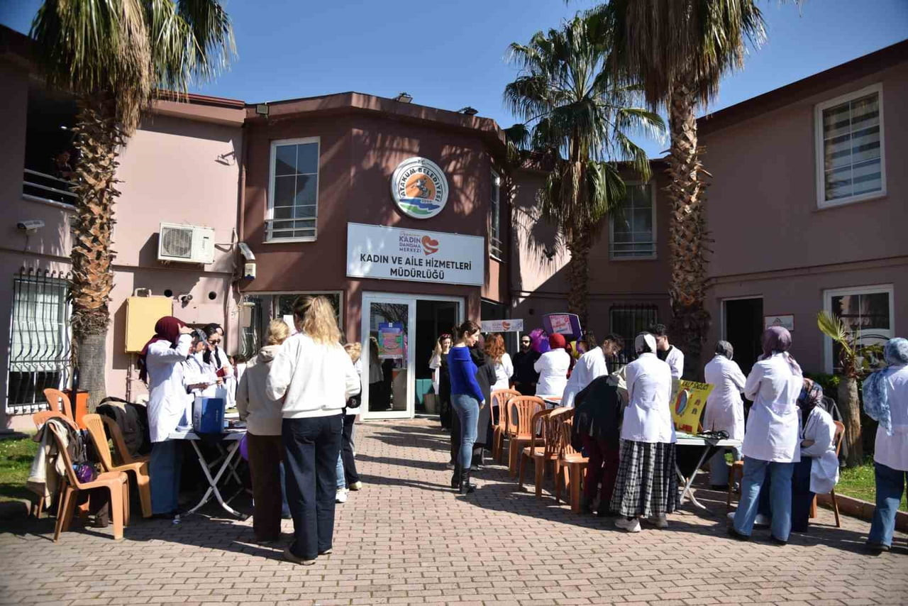 SAĞLIKLI YAŞAM KONUSUNDA VATANDAŞLARI BİLGİLENDİRMEK İÇİN DÜZENLENEN PROGRAM YOĞUN İLGİ...